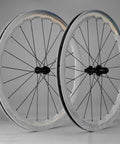 Carbon Disc Brake Wheelset For Road Bikes 700c Tubeless Ready White Finish Lightweight Build Compatible With Shimano 8-12 Speed