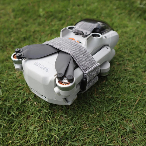 All Purpose Elastic Nylon Propeller Strap Kit No Fuss For Mini 5 Pro Mini 4K Mini 3 Mini 3 Pro Mini 4 Pro Air 2 3S Mavic Mini 2 And Insta360 Antigravity A1 Drones Propeller Holder Stabilizer 2 Pack shown securing drone blades on grass
