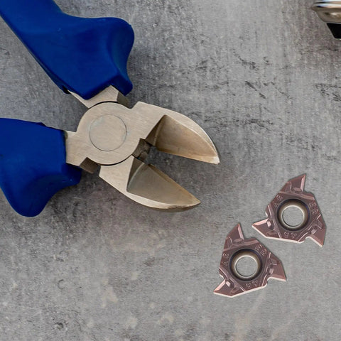 Workhorse Indexable Internal Threading Tool With 16ER Ag60 VP15 blades next to blue-handled pliers for machining use