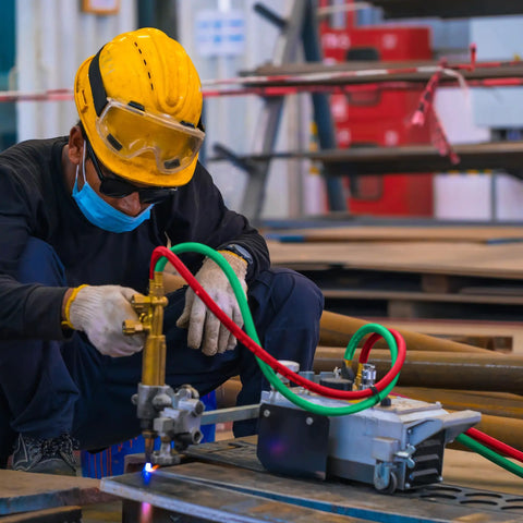 Worker using Oxy Acetylene Torch Hose Twin Cutting 25 Ft By One Quarter Inch B Fitting Welding Gas Hose Pro Grade Flame Retardant