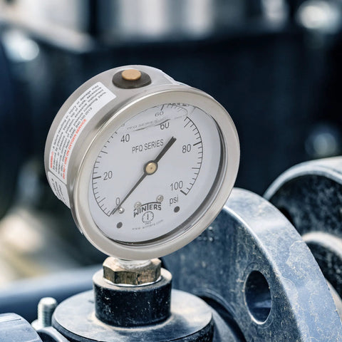 Industrial liquid filled pressure gauge for 0-100 psi reading, stainless steel, brass internals, ideal for pumps and compressors