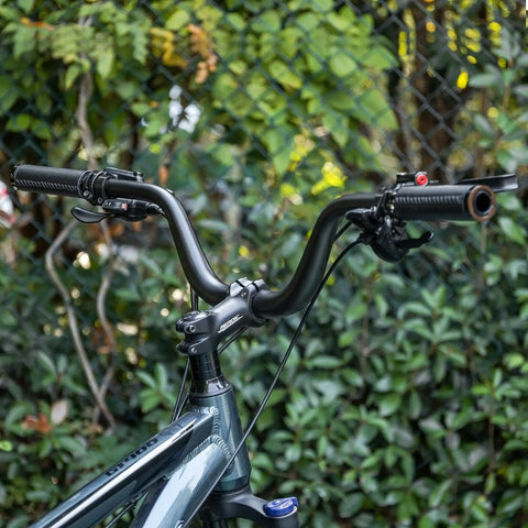 Wide 780mm Mountain Bike Handlebar With 31.8 Clamp And 25mm To 120mm Rise Options For Gnarly Trail Rides And All Mountain Adventures Aluminum Alloy Riser Bar With Non Slip Grip And Vibration Dampening Lightweight And Durable installed on a bike