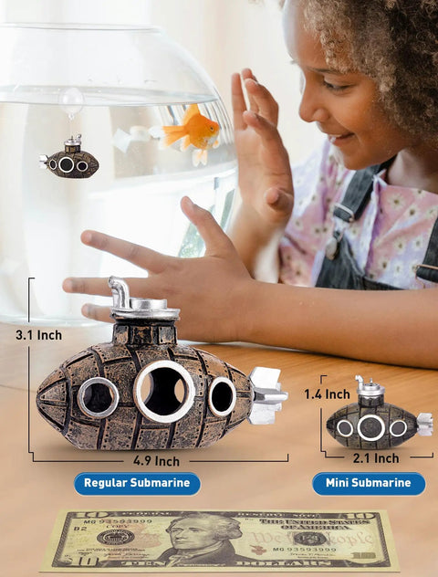 Mini Floating Submarine Fish Tank Decor Dope Resin Eco Friendly Vintage Underwater Aquarium Accessory, child viewing aquarium