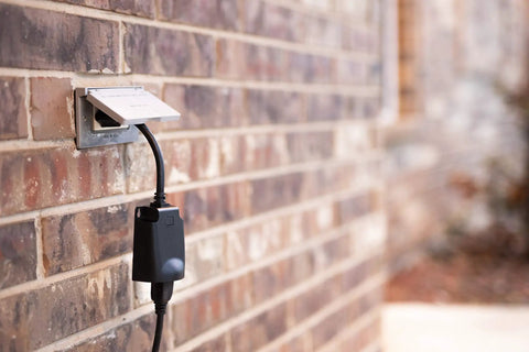 Outdoor Plug In Smart Switch With Z Wave Plus Gen5 Weatherproof Housing Grounded Down Facing Outlet on brick wall