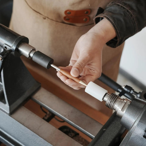 Using Pen Press Kit For Woodturning Lathes With MT1 Taper Handy DIY Pen Making Tool on lathe with dual nylon pads