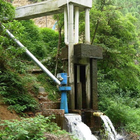 Installed 3KW 5KW 10KW Axial Flow Hydroelectric Generator Set 220V 50Hz Excitation With Pure Copper Windings in scenic setting