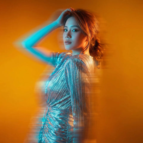Photo with ghosting effect using Handheld 100mm Double-Sided Prism Filter For Ghosting, Stretching, Motion Blur And Creative Shooting