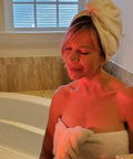 Near Infrared Therapy Bulb 250W Red Heat Lamp For Saunas Pain Relief And Skin Rejuvenation used by woman in bathroom