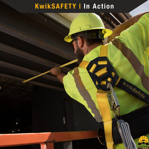 Worker using Heavy Duty External Shock Absorber Safety Lanyard Kit 6 Foot Single Leg Roof and Construction Lanyard 4 Pack OSHA ANSI