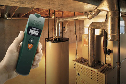 Person holding Super Handy Portable Carbon Monoxide Detector Meter For Spot On Co Detection From Zero To One Thousand Ppm