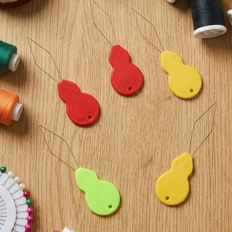 Gourd Shaped Plastic Needle Threader Set Of 100 For Smooth Thread Insertion And Quick Hand Sewing, Super Handy Universal Tool For Embroidery, Quilting, Crafts And DIY Projects, colorful plastic needle threaders on wood