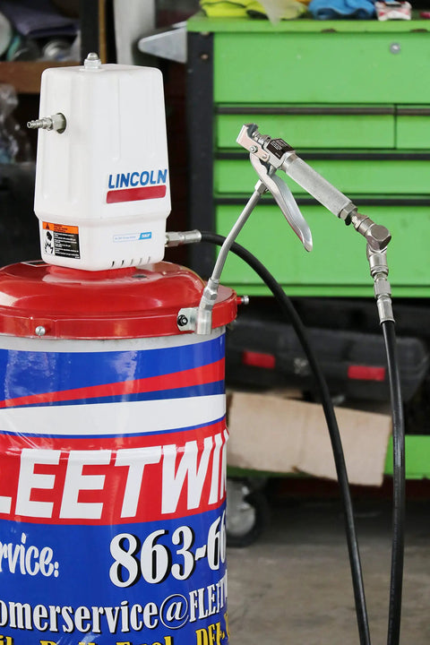 Lincoln 917 Pro Grade 50 To 1 Pneumatic Grease Pump on 120 lb Drum with Control Valve and Hose