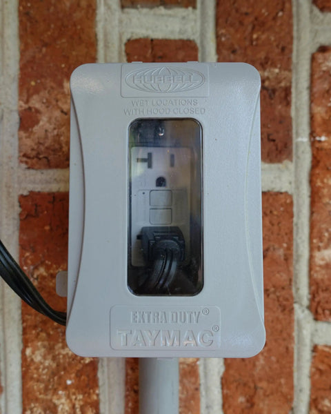 1-Gang Weatherproof In-Use Outlet Cover Expandable Nonmetallic Flat Mount 16 In 1 Design versatile install gray brick wall