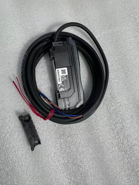 KEYENCE FS N11N Sensor Amplifier FSN11N fiber optic sensor in new box, ideal for industrial automation and precise sensing.