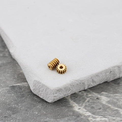 Two Pack 1 To 87 HO Scale Worm Gear Set With 15 Teeth 0.2 Module And 1mm Worm for model railroad on marble surface