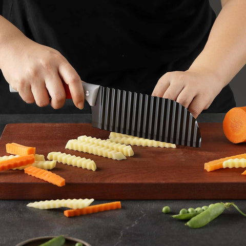Crinkle cut knife with ribbed black blade and rubber handle for slicing veggies; dishwasher safe