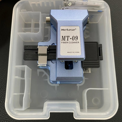 Boss Level Mt 09 Fiber Cleaver Automatic Cable Cutting Knife For Ftth Installations, compact design in storage case.