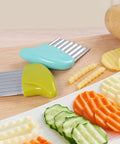 2-piece crinkle cutter set for veggies, stainless steel wavy blades with green and blue handles