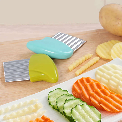 2-piece crinkle cutter set for veggies, stainless steel wavy blades with green and blue handles