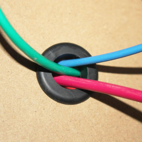 200 Piece Rubber Grommet Wiring Kit With Eight Size Assortment For Wiring Protection, cables through rubber grommet