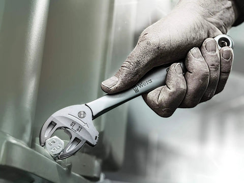 Joker L Self Setting Spanner for Metric and Imperial Fasteners, Auto Grip Hex Mechanism fits 16-19 mm, used on a bolt.