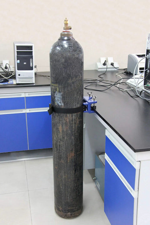 Bench Mount Cylinder Bracket For Gas Cylinders And Canisters, Heavy Duty Clamp For Nitrogen Propane And Other Lab Cylinders, Adjustable Table Stand Holder, Safe Secure Tank Mounting Gear For Inaccessible Walls Or Temporary Setups securing a gas cylinder on a bench.