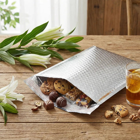 Bulk 30 Pack Thermal Bubble Mailers 9.5 X 11 Inch Insulated Self Sealing Waterproof Metallic Foil Padded Envelopes with cookies