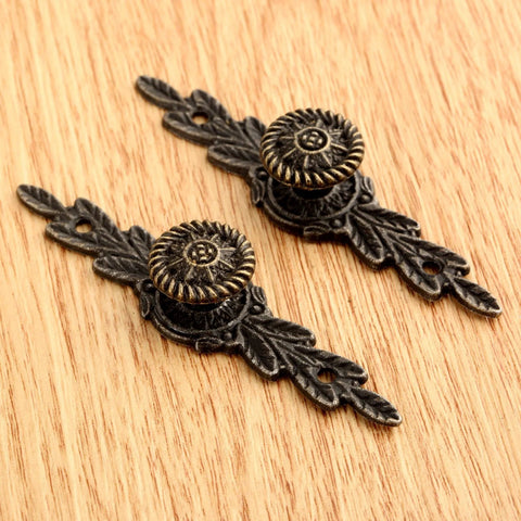 Two Piece Set Antique European Flower Handle Pull In Antique Bronze Finish Zinc Alloy Mini Knob With Four Screws on wooden surface