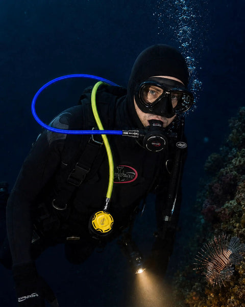 Diver using Back Up Scuba Regulator Octopus With 36 Inch Yellow Hose Second Stage Dive Regulator underwater