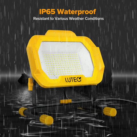 Beast 12500 Lumen LED Work Light With Dimmable Modes IP65 Waterproof Portable Flood Light On Stand in rain