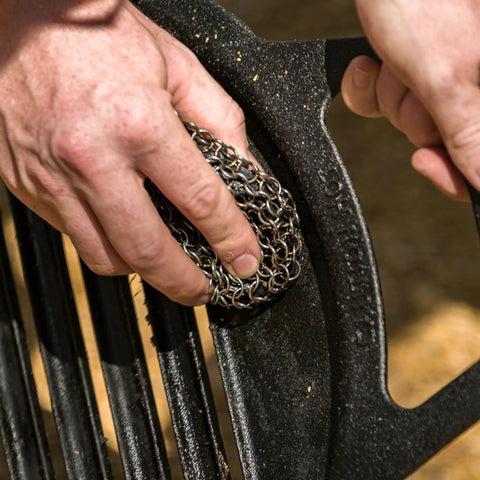 Person using Cast Iron Scrubber With Stainless Chainmail And Silicone Center, Food Safe And Rust Resistant, 304 Stainless Cleaner