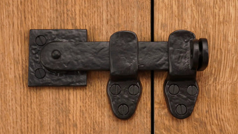 Beefy 6.5 Inch Lockable Gate Bar Latch Cast Iron Rustic Traditional Style With Black Powder Coat Rust Resistant Finish