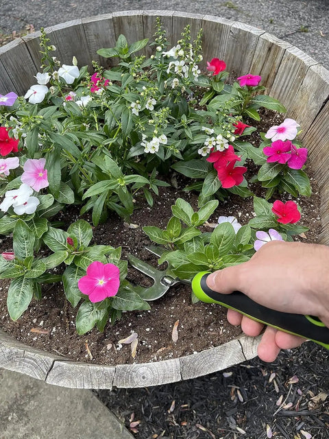 Using Stainless Steel Hand Weeder Fork Tool With Ergonomic Handle For Weeding, Loosening Soil, Transplanting And Mulch Spreading