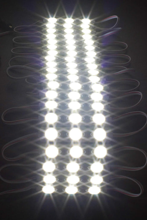 Illuminated Crazy Bright 24V White LED Module Light Kit with Z3030 Injection in dark environment