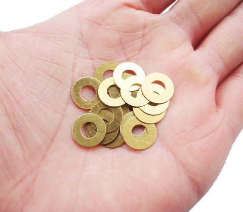 EDC Pocket Knife Brass Washer Set For Pivot Pins 0.5x11x5.2 Mm, 20 Pc Replacement Gasket Shim Cushions For 26 SP Folding Knives in hand