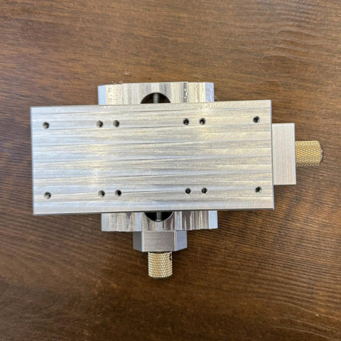 Built Serious Adjustable Cross Slide Platform With Manual Hand Crank For Deadon Xy Axis Alignment And Smooth Precision Mounting In Compact Workshop Spaces, top view, aluminum material, 80 by 40 mm size.