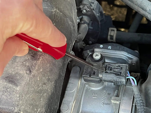 Using Dual Size Pocket Pry Bars With Magnet 1/8 Inch And 3/16 Inch Square Shafts 4.5 Inch Long on an automotive connector.