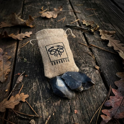 English Flint Fire Starter Kit with Two Large UK Flint Stones and Emergency Jute Tinder Bag for Bushcraft Camping and Survival