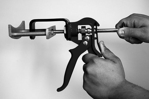 Dual Piston Brake Pad Spreader Tool For Quick Caliper Piston Compression And Easy Dual Pad Replacement, Reducing Frustration And Mess For A Smooth No Fuss Brake Job
