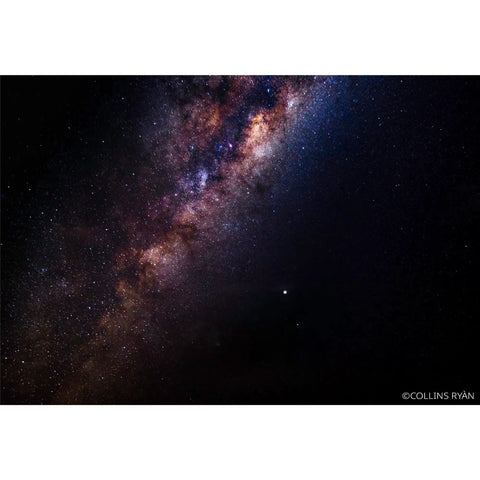SkyMemo S Portable Auto-Tracking Platform For Astrophotography In Red Your Go-To Setup With Polar Axis And Illuminator 8 Shooting Modes Easy Dial Setup Lightweight Travel-Ready Gear For Night Sky Captures captures a stunning Milky Way galaxy.