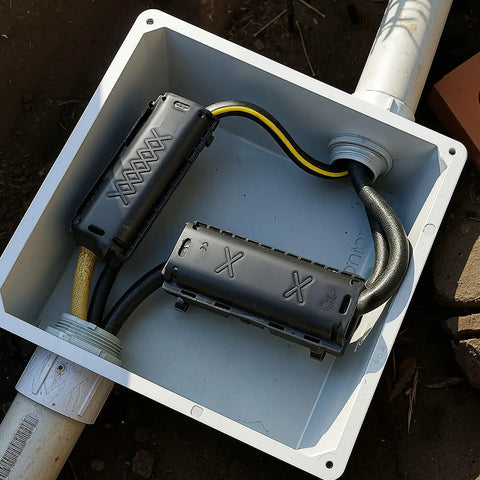 Dead Simple Underground Wire Splice Kit For 2 To 4/0 Uf Cable Direct Burial Electrical Connectors in a junction box.