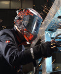 Welder using Solar Powered Auto Darkening Welding Helmet With Wide Shade 9 13 For TIG MIG ARC Welding Hood Adjustable Sensitivity