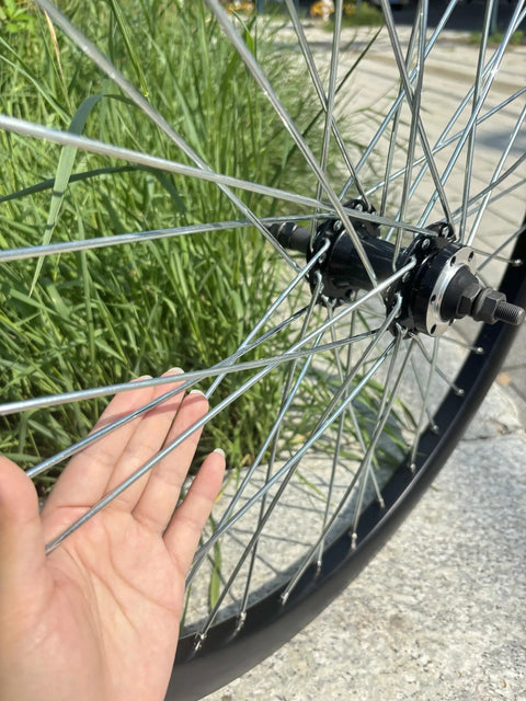 Close-up of 26 Inch Rear Wheel Double Wall Aluminum Beefy Heavy Duty 10G 36 Spokes For MTB Road Cruiser Disc Brake Hub 180mm