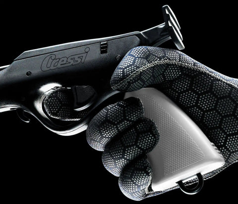 Close-up of Comanche Rail Sling Speargun with smooth grip, featuring black and white finish and dovetail reel trigger.