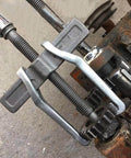 Heavy Duty 4 Inch CR V Gear Puller With Two Jaw Adjustable Bearing Puller For Internal Or External Bearing Removal, in use