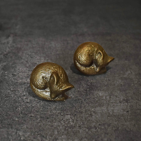 Antique Brass Cabinet Knob And Pull Set For Cabinets And Dressers, Animal Woodland Style Kitchen Knobs, Easy Install With Included Bolts, Rust Resistant Hardware, Two Pack. Two antique brass fox-shaped cabinet knobs
