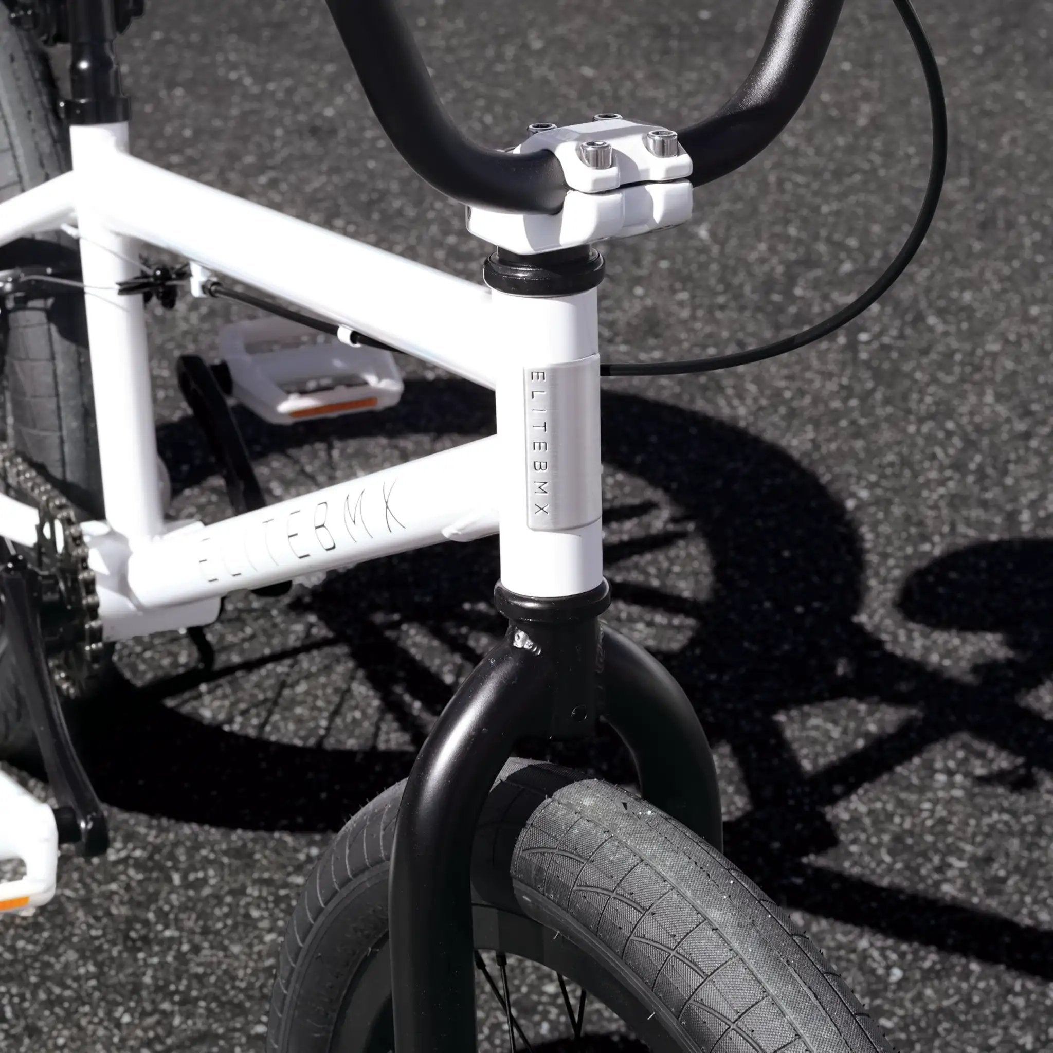 BMX Freestyle Bike In White, Durable Frame For Stunts ✓