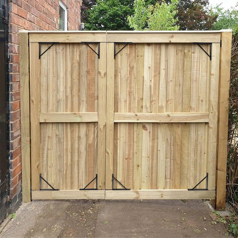Wooden gate with Heavy Duty Corner Brace Gate Bracket No Sag Kit for Shed Doors Driveway Gates Galvanized Steel Black Powder Coat