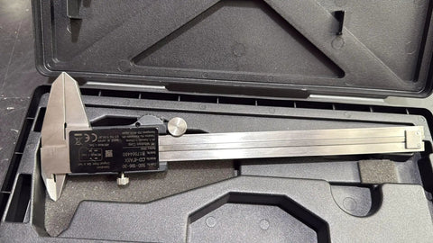 Top Notch 6 Inch Digital Caliper With 0.0005 Inch Resolution And 0.01 Mm in protective case, stainless steel material