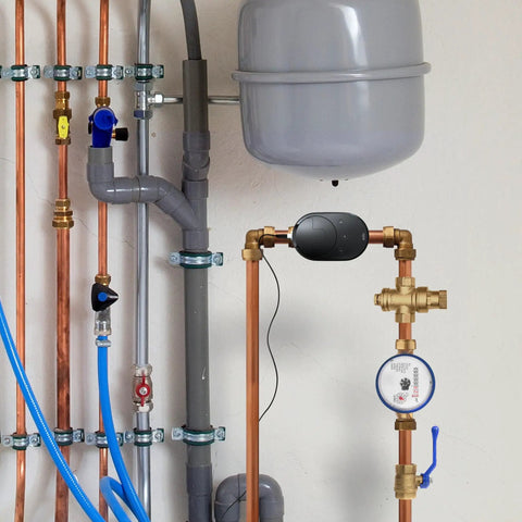 Smart Water Shut Off Valve With Z Wave Hub Compatibility 1 Inch Lead Free Brass Ball Valve With An Actuator Automated Leak Detection And Prevention Works With SmartThings Hubitat Ezlo And Other Z Wave Hubs installed on copper pipe with meter